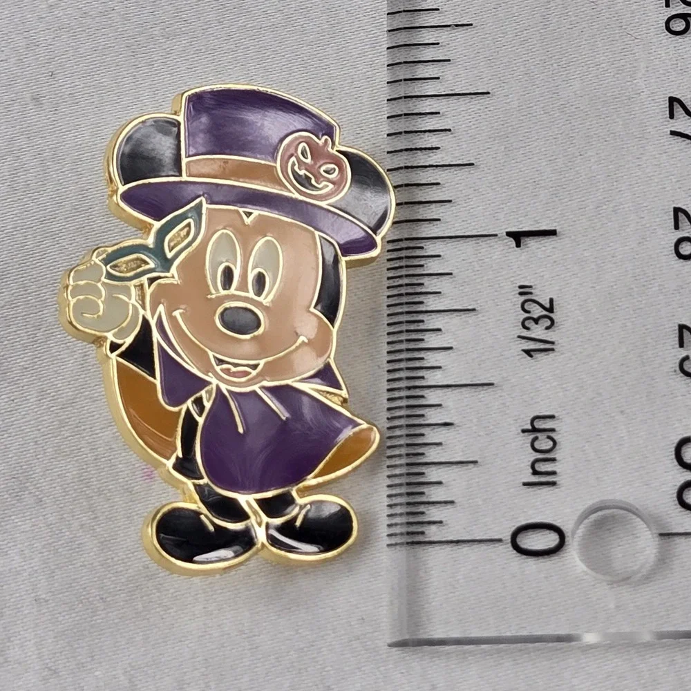 Disney‎ Resort Japan Mickey Mouse Halloween Mask Pin Badge Rare